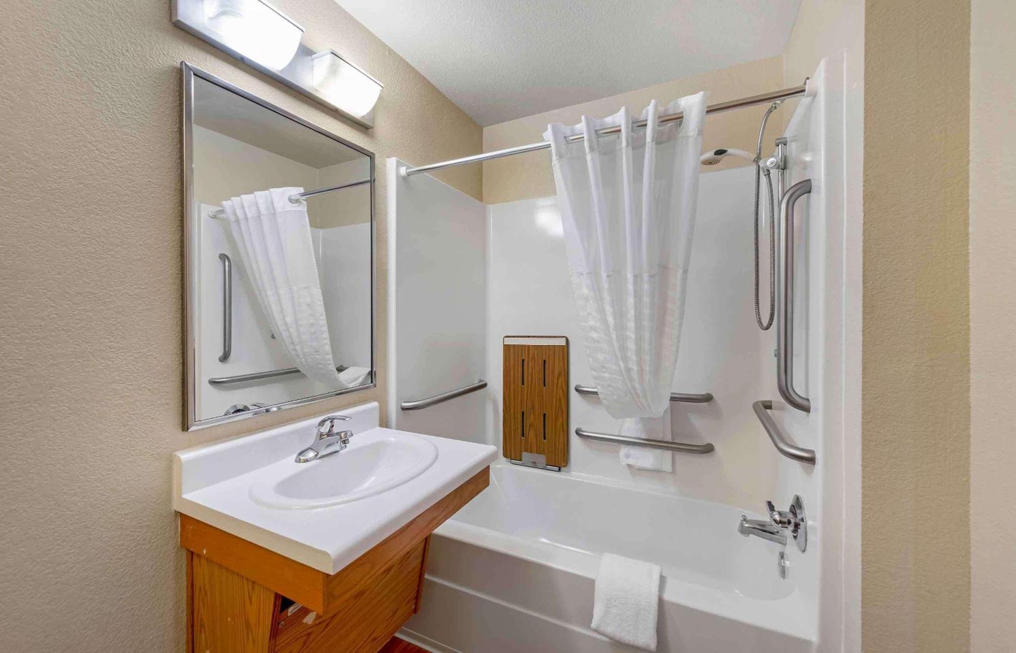 Extended Stay America Select Suites - Wichita - Airport Exteriör bild